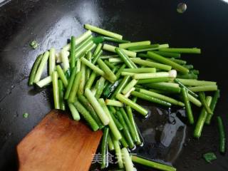 蒜苔炒腊肉的做法步骤：7