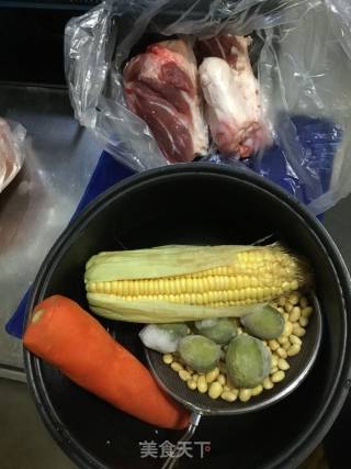 筒骨养生汤的做法步骤：1