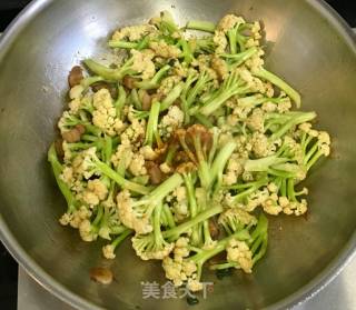 肉片炒花菜的做法步骤：6