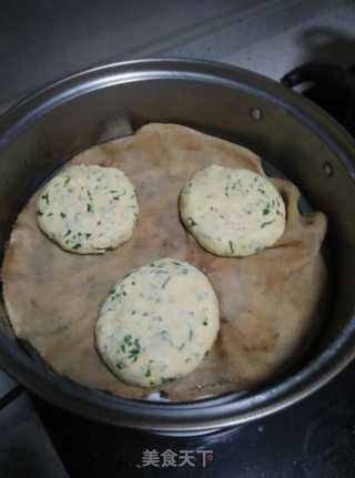 蒸芹菜叶饼子的做法步骤：7