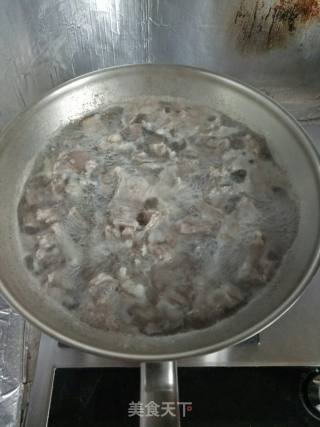 大锅炖羊肉的做法步骤：1
