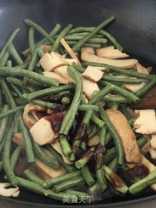 豇豆炒豆干的做法步骤：6