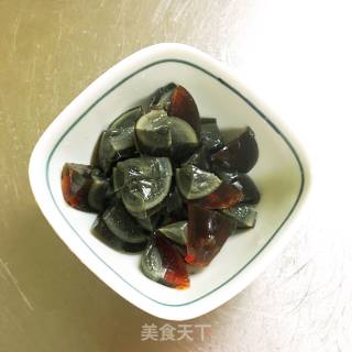 皮蛋拌黄瓜的做法步骤：2