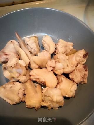 鸡翅焖胡萝卜的做法步骤：1