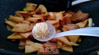 五花肉炒笋片的做法步骤：11