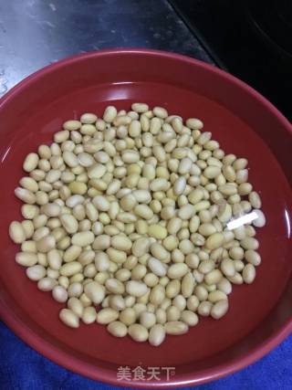 黄豆猪脚汤的做法步骤：2
