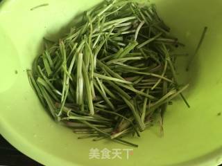 菠菜梗炒肉的做法步骤：4