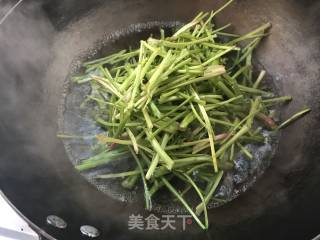 菠菜梗炒肉的做法步骤：5