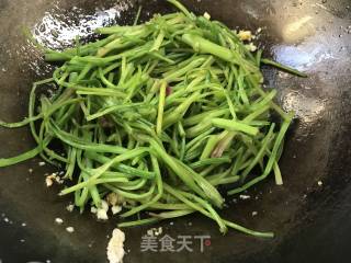 菠菜梗炒肉的做法步骤：11