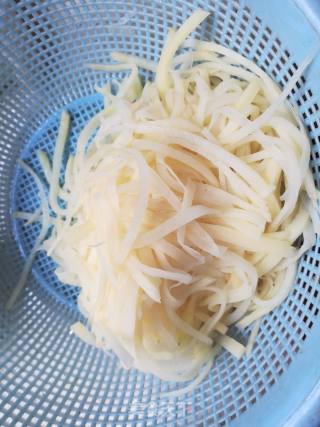 土豆丝炒牛肉的做法步骤：6