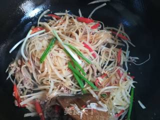 土豆丝炒牛肉的做法步骤：10