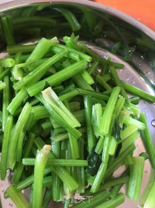 菠菜炒鸡蛋的做法步骤：3