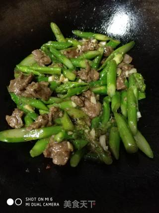 黑椒牛肉炒芦笋的做法步骤：9