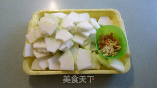 江瑶柱烩青皮冬瓜的做法步骤：2