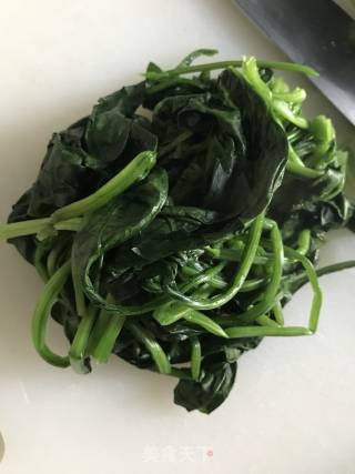 凉拌菠菜（快手拌菜）的做法步骤：1