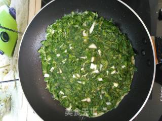 芹菜叶蛋饼的做法步骤：6