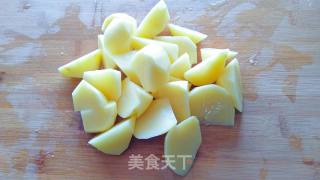 土豆烧肉块的做法步骤：2