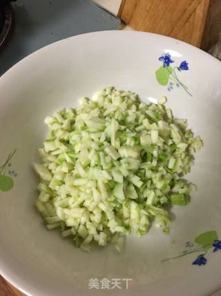 火腿西葫早餐饼的做法步骤：1