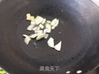 尖椒猪头肉的做法步骤：2