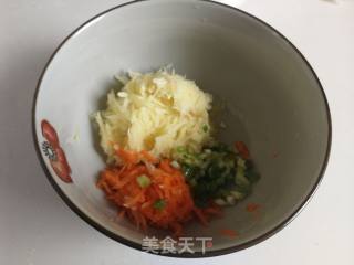 香煎土豆丝饼的做法步骤：1