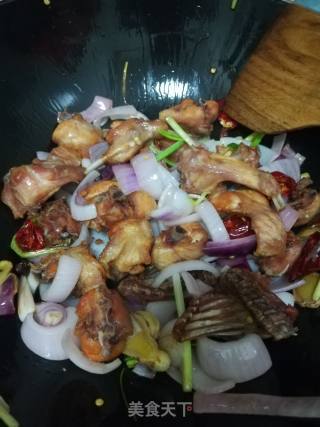 洋葱炒兔肉的做法步骤：3