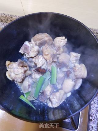 不一样的搭配～鸡腿香菇炖豆腐的做法步骤：9