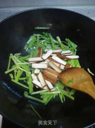 香芹豆干的做法步骤：4