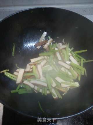 香芹豆干的做法步骤：5