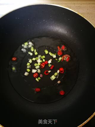 苦瓜炒皮蛋的做法步骤：3
