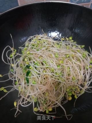 素炒豆芽的做法步骤：3