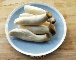 鲜掉眉毛的炒三鲜的做法步骤：5
