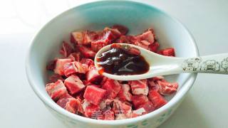 黑胡椒牛肉粒的做法步骤：2