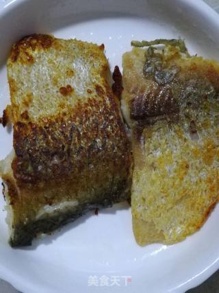 酱焖香煎鱼腹的做法步骤：5