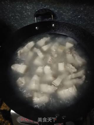 满嘴留香的红烧肉的做法步骤：2