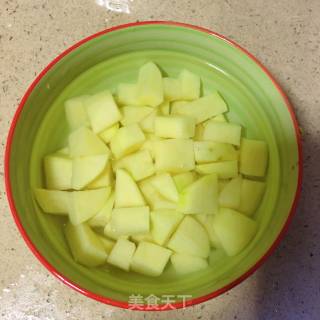 土豆红烧肉的做法步骤：3