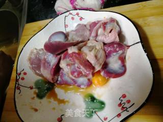 彩椒炒鸡杂的做法步骤：2