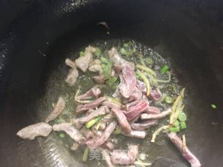 蒜苔炒肉的做法步骤：4