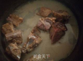 海带排骨汤的做法步骤：1