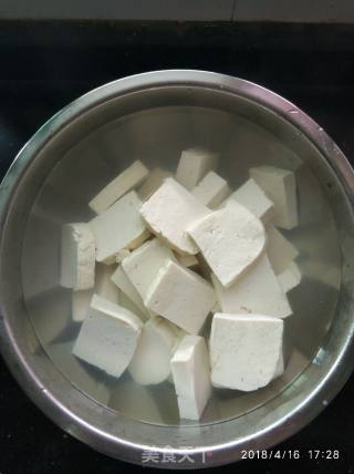 肉末虾仁煲豆腐的做法步骤：1