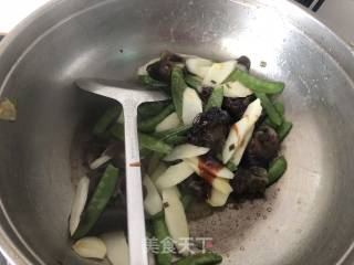 山药木耳炒荷兰豆的做法步骤：7