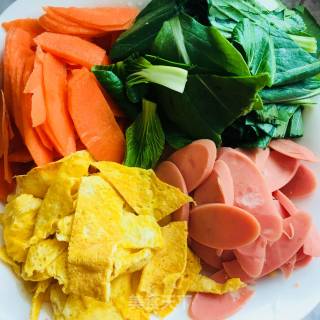 鸡蛋炒饼的做法步骤：1