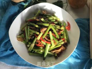 腊肉炒蒜苔的做法步骤：10