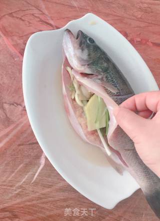 清蒸鲈鱼的做法步骤：3