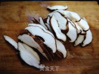 青椒香菇的做法步骤：2