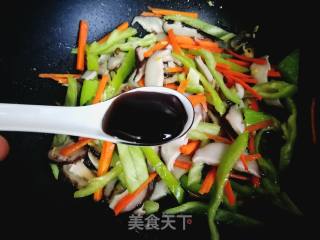 青椒香菇的做法步骤：9