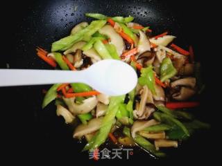 青椒香菇的做法步骤：10