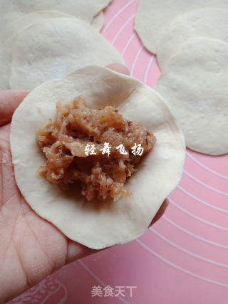鳕鱼猪肉水煎包的做法步骤：7
