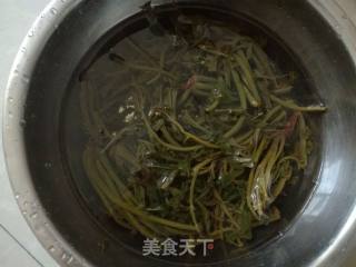 香椿煎蛋的做法步骤：1