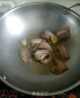 蒜薹炒腊肉的做法步骤：2