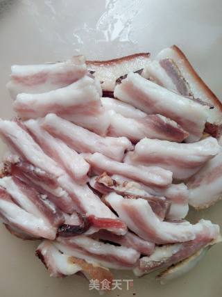 青椒炒腊肉的做法步骤：3